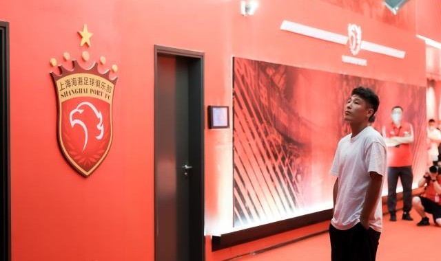 开云体育app官网-武磊造访新球场上看台体验视角：在全世界都很出众